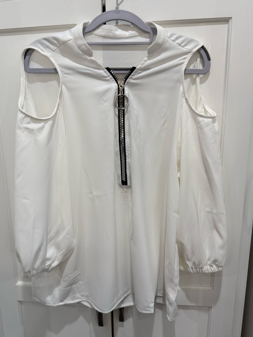 White Cold-Shoulder Zip-Front Blouse with Ring Pull